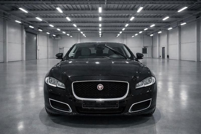 Gebraucht Jaguar XJ 300 PS (220 kW) 2019 Schwarz Limousine