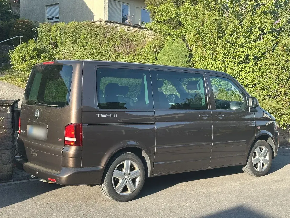 Używany VW T5 Team 179 KM (131 kW) 2011 Brązowy Van