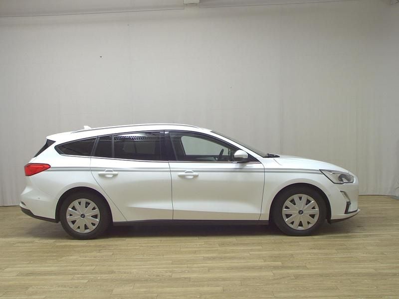 Weiss Gebraucht 2019 Ford Focus Cool & Connect Limousine | 8.990 € (Guter Preis) - Bild 1/4