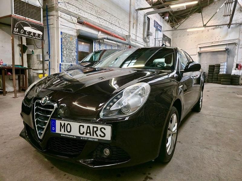 Schwarz Gebraucht 2011 Alfa Romeo Giulietta Turismo Limousine | 6.990 € (Fairer Preis) - Bild 1/4