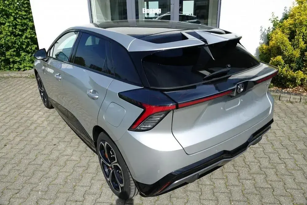 Second-hand MG MG4 EV 319 kW (435 CP) 2024 Metallic Hatchback