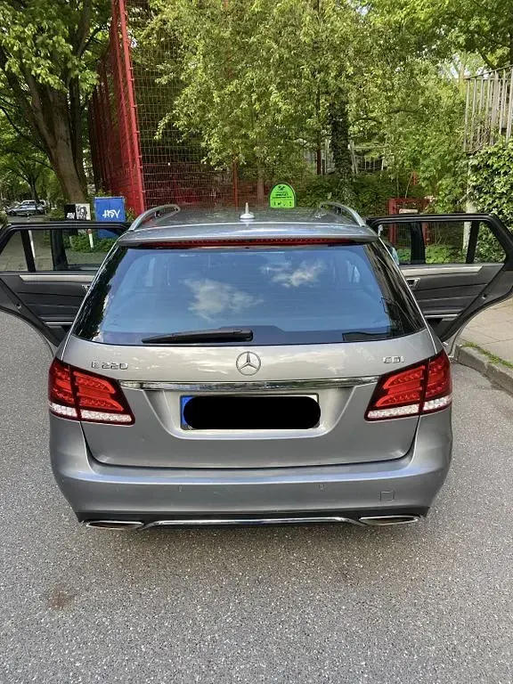 Gebraucht Mercedes E220 170 PS (125 kW) 2014 Grau Limousine