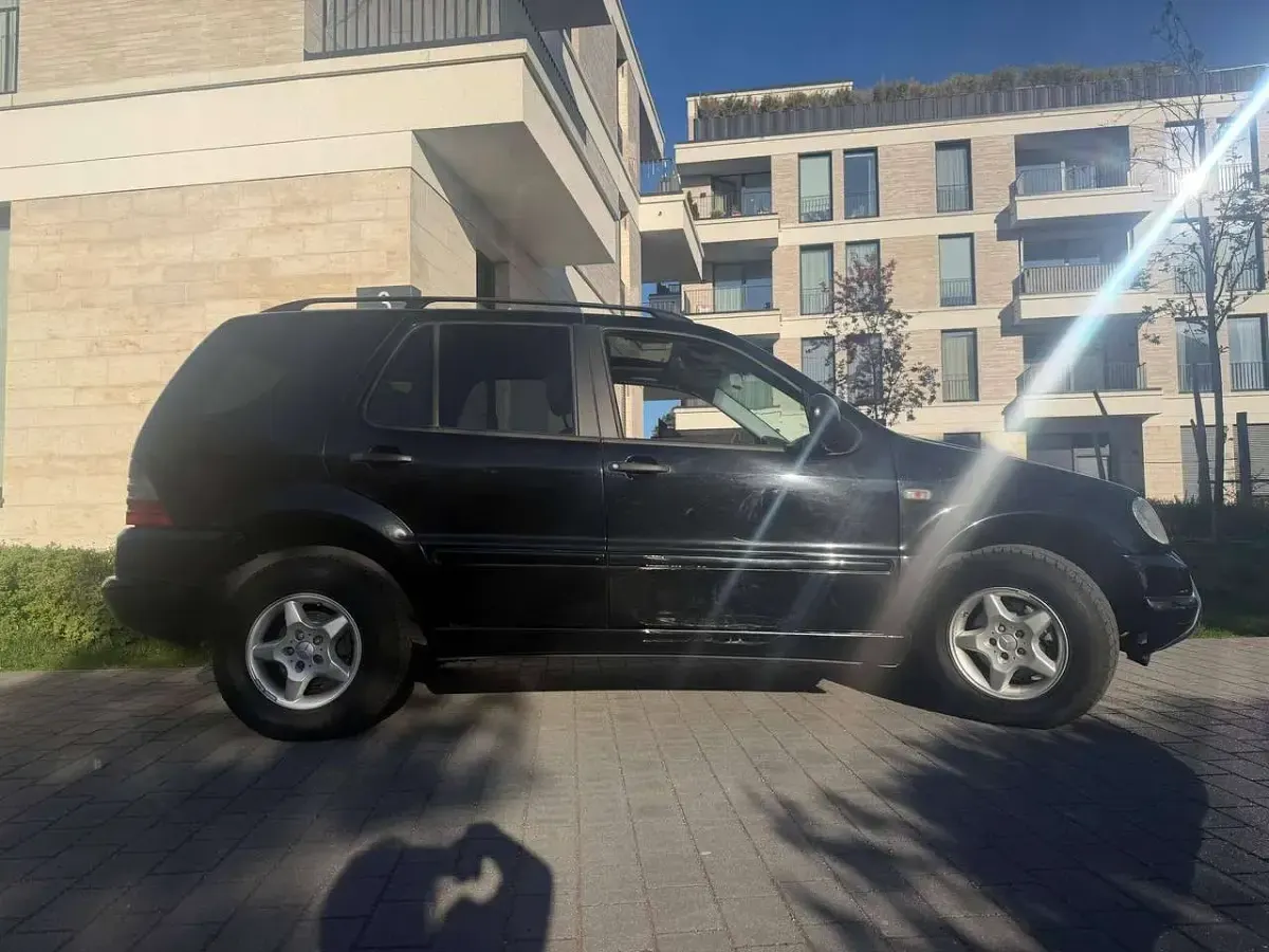 Gebraucht Mercedes ML320 218 PS (160 kW) 2000 Schwarz SUV