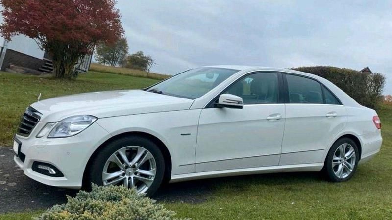 Gebraucht Mercedes E350 Avantgarde 231 PS (169 kW) 2009 Weiß Limousine