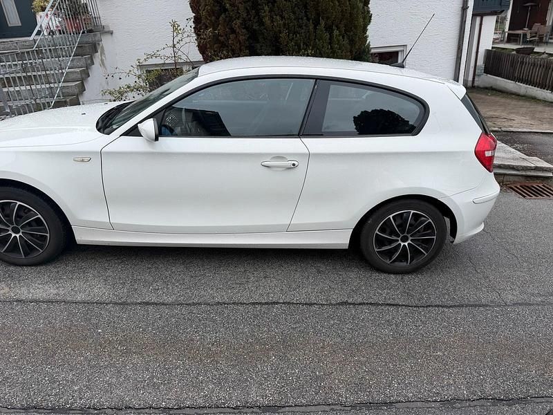 Gebraucht BMW 118 143 PS (105 kW) 2008 Weiß Kleinwagen