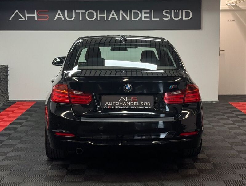 Gebraucht BMW 318 143 PS (105 kW) 2012 Schwarz Limousine