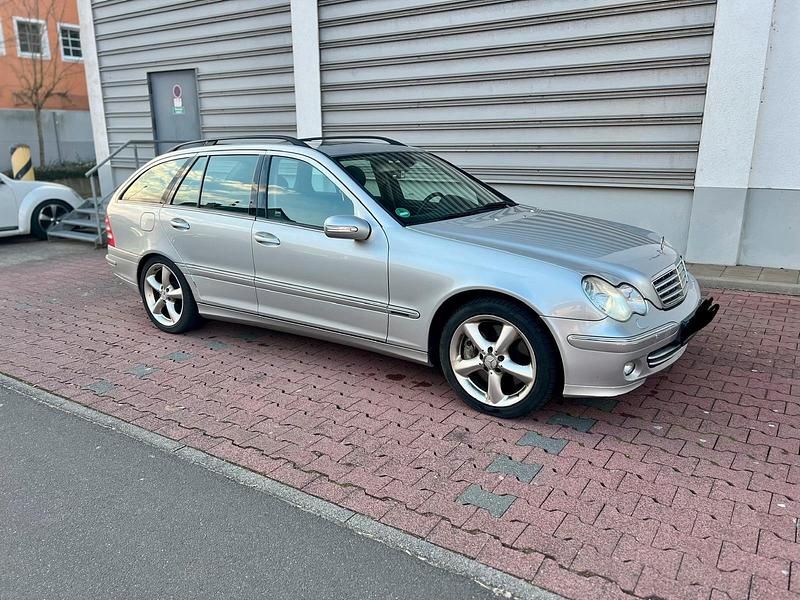 Gebraucht Mercedes C320 224 PS (164 kW) 2005 Silber Kombi