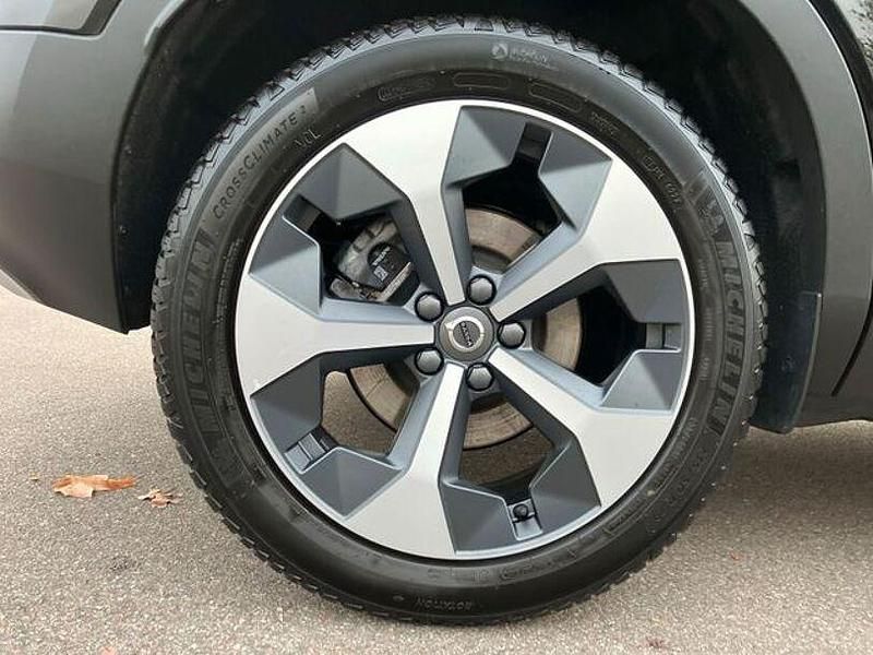 Gebraucht Volvo XC40 Core 163 PS (119 kW) 2024 Onyx schwarz SUV