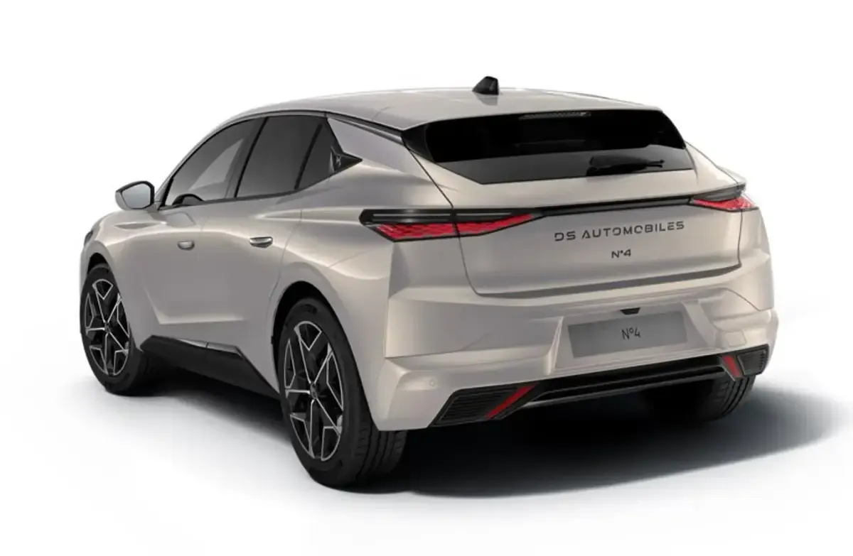 Neu DS Automobiles DS4 145 PS (106 kW) 2026 Kristall grau metallic Limousine