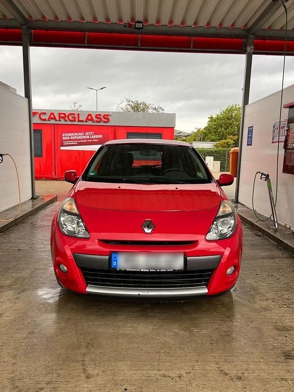 Rot Gebraucht 2009 Renault Clio II Dynamique Limousine | 1.250 € (Superpreis) - Bild 1/4