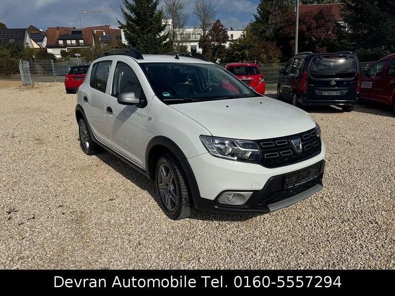 Weiß Gebraucht 2020 Dacia Sandero Prestige Kleinwagen | 9.999 € (Guter Preis) - Bild 1/4