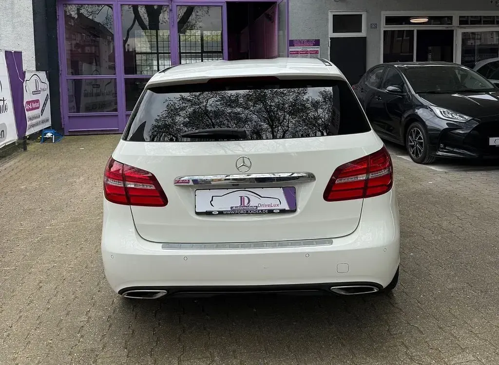 Gebraucht Mercedes B250 211 PS (155 kW) 2016 Weiß Kleinwagen