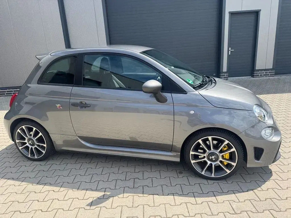 Gebraucht Abarth 695 179 PS (131 kW) 2024 Grau Kleinwagen