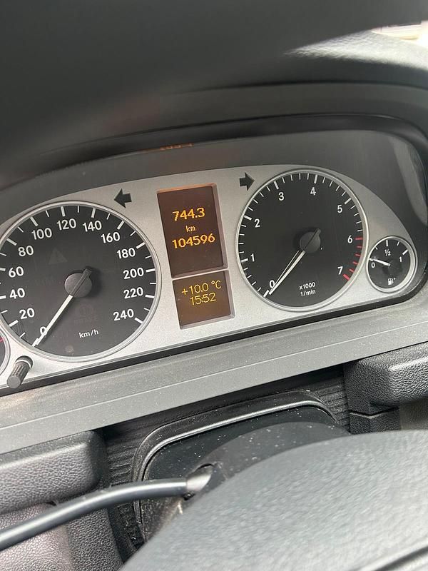 Gebraucht Mercedes B180 116 PS (85 kW) 2012 Silber Van / Kleinbus