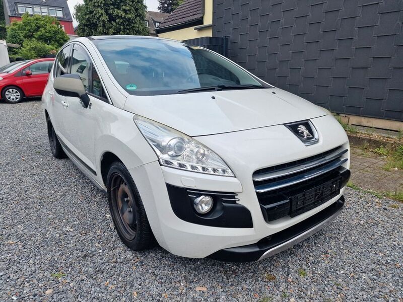 Weiß Gebraucht 2012 Peugeot 3008 Van / Kleinbus | 5.990 € (Fairer Preis) - Bild 1/4