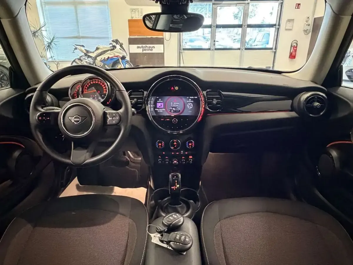 Gebraucht Mini Cooper Essential 136 PS (100 kW) 2023 Schwarz Kleinwagen