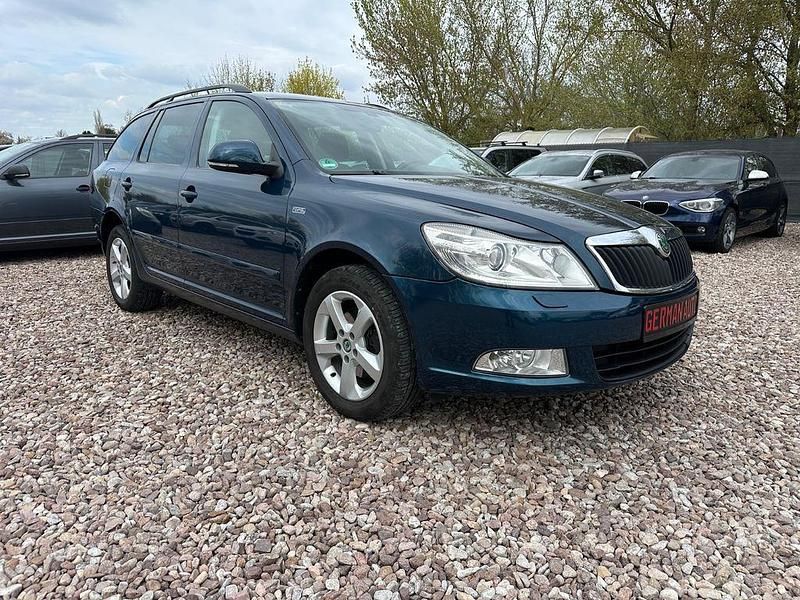 Gebraucht Skoda Octavia Family 110 PS (80 kW) 2012 Blau Kombi