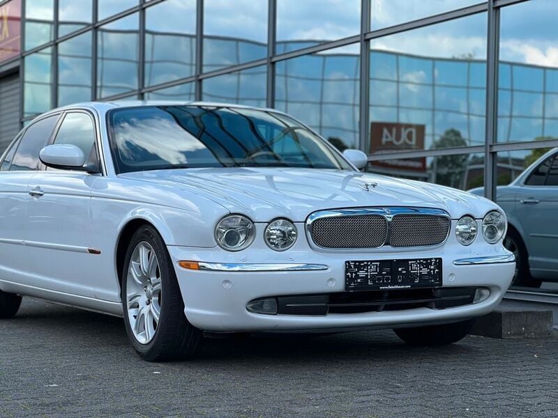 Weiß Gebraucht 2005 Jaguar XJ8 Executive Limousine | 18.490 € (Fairer Preis) - Bild 1/4