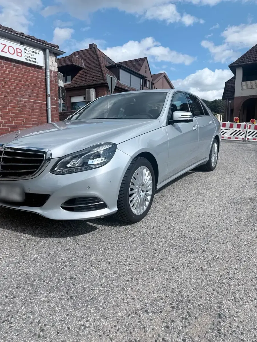 Gebraucht Mercedes E200 130 PS (95 kW) 2013 Silber Limousine