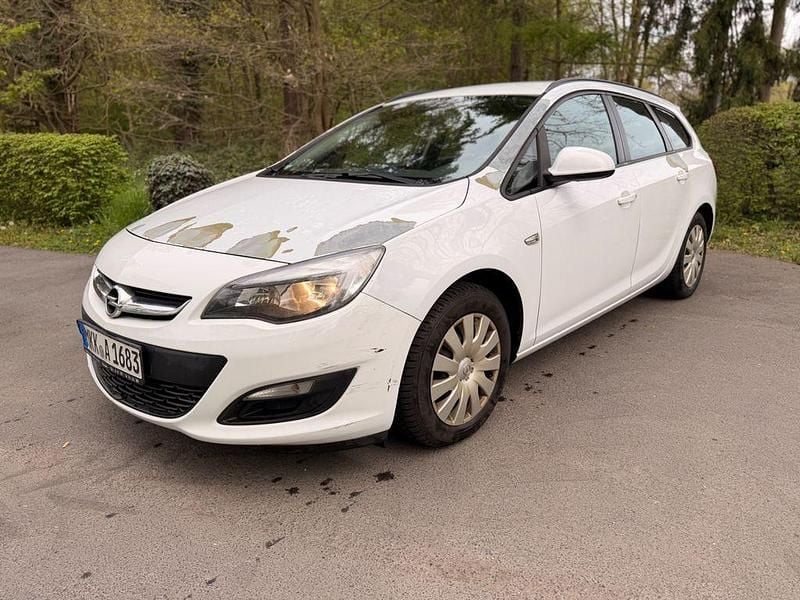Używany Opel Astra Edition 140 KM (102 kW) 2014 Biały Kombi