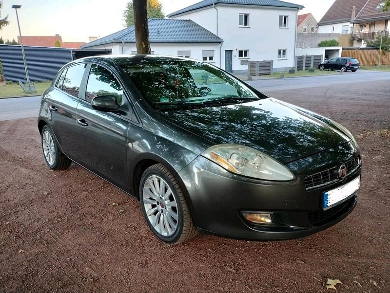 Grau Gebraucht 2007 Fiat Bravo Kleinwagen | 2.700 € (Etwas zu teuer) - Bild 1/4