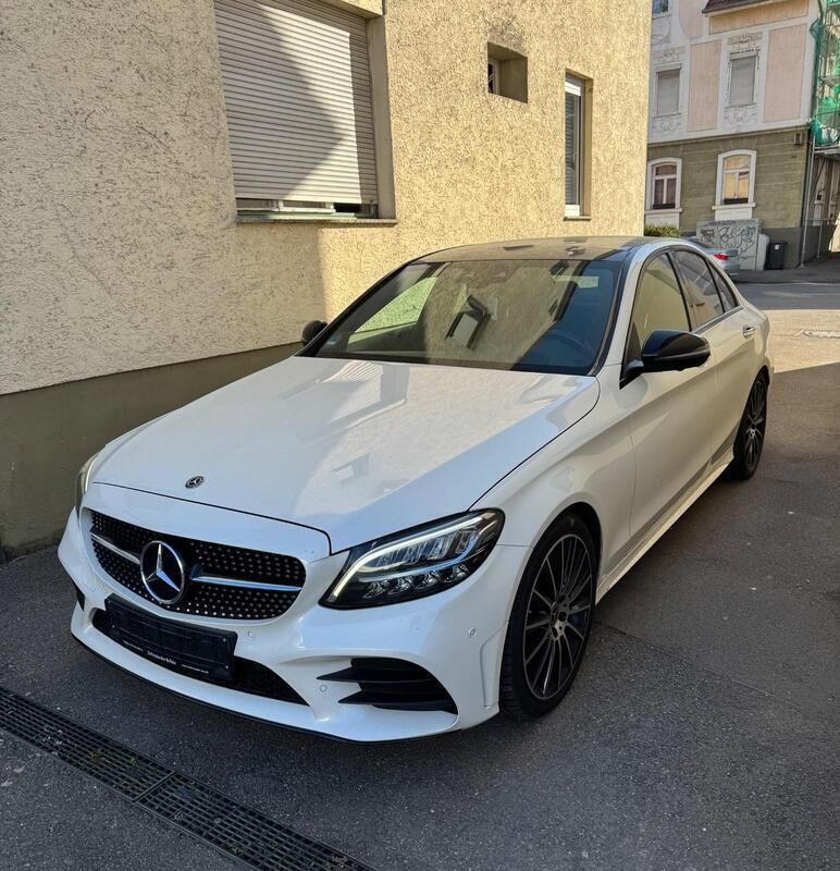 Weiß Gebraucht 2019 Mercedes C300 AMG line Limousine | 34.999 € (Teuer) - Bild 1/4
