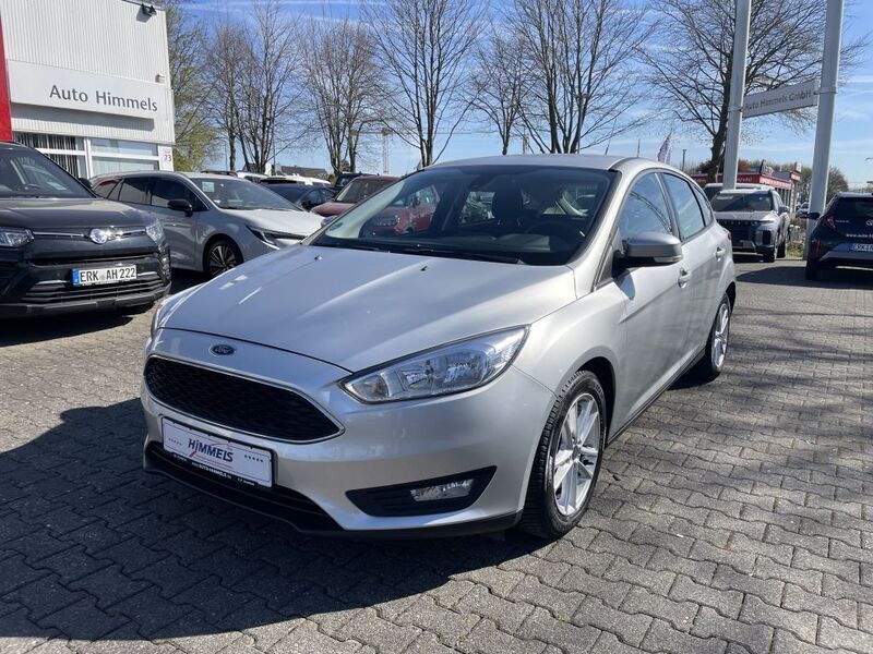 Silber Gebraucht 2017 Ford Focus Trend Limousine | 10.490 € (Fairer Preis) - Bild 1/4