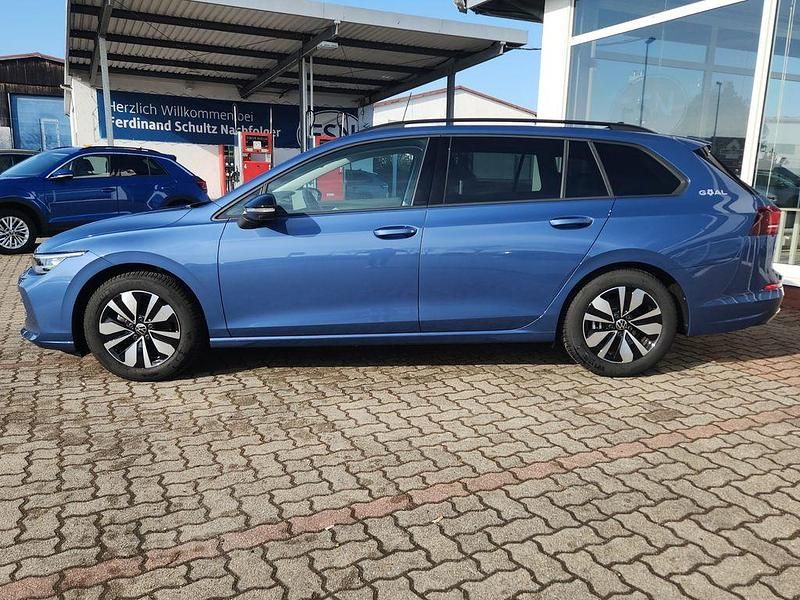 Gebraucht VW Golf VIII 150 PS (110 kW) 2025 Anemonenblau metallic Kombi
