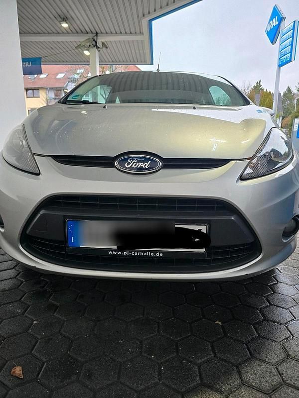 Gebraucht Ford Fiesta 78 PS (57 kW) 2011 Silber Kleinwagen