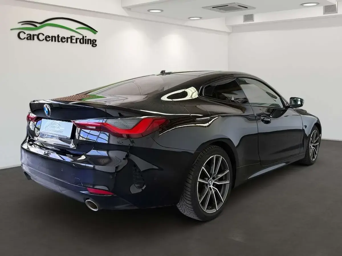 Gebraucht BMW 420 184 PS (135 kW) 2024 Schwarz ii/bonnet fluid black Coupé