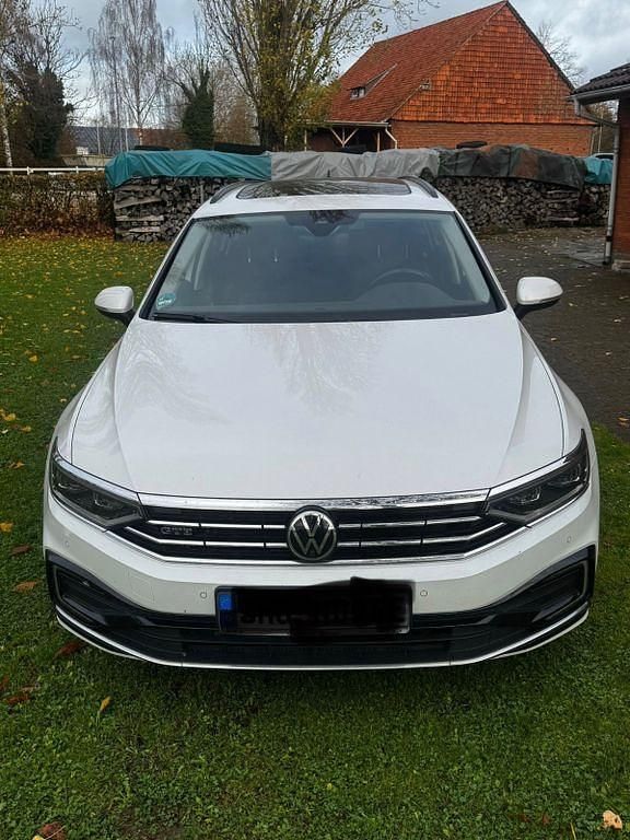 Weiß Gebraucht 2021 VW Passat GTE Kombi | 21.799 € (Guter Preis) - Bild 1/4