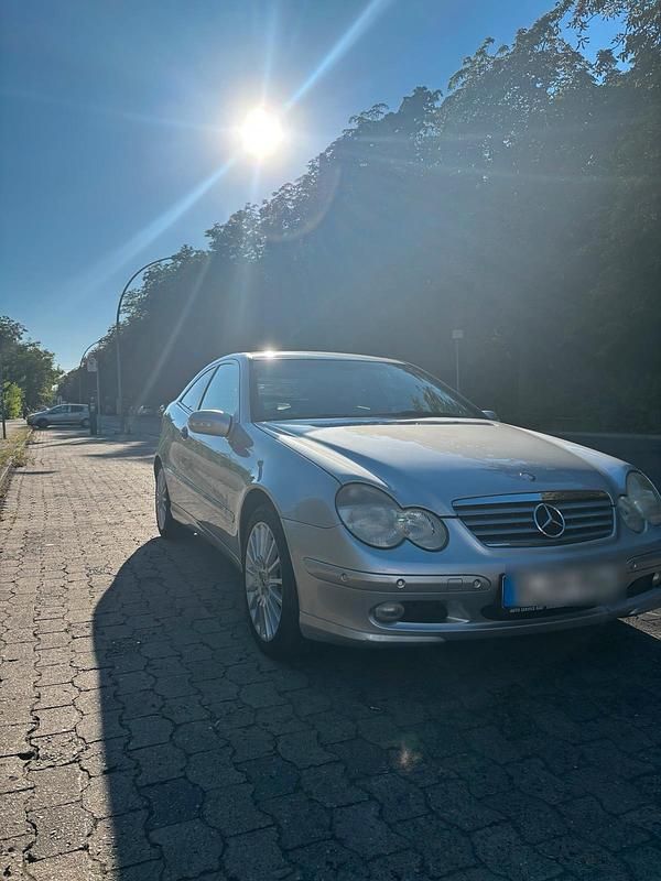 Grau Gebraucht 2004 Mercedes 180 Limousine | 3.450 € - Bild 1/4