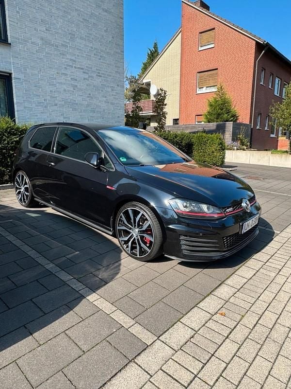 Schwarz Gebraucht 2015 VW Golf GTI Coupé | 14.900 € (Fairer Preis) - Bild 1/4