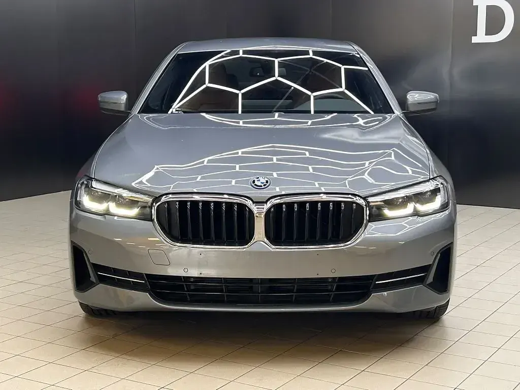 Gebraucht BMW 530e Sport Line 292 PS (214 kW) 2023 Grau Limousine