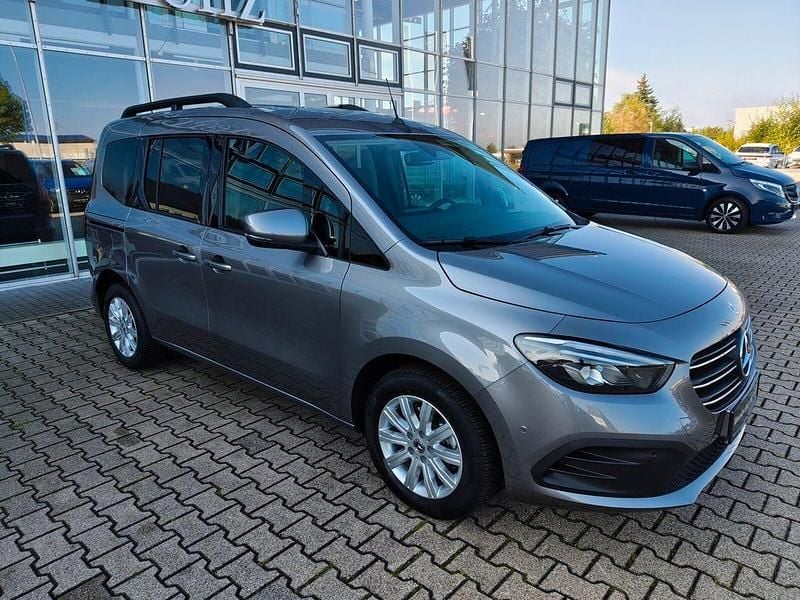 Gebraucht Mercedes T180 Progressive 116 PS (85 kW) 2024 Grau Van / Kleinbus