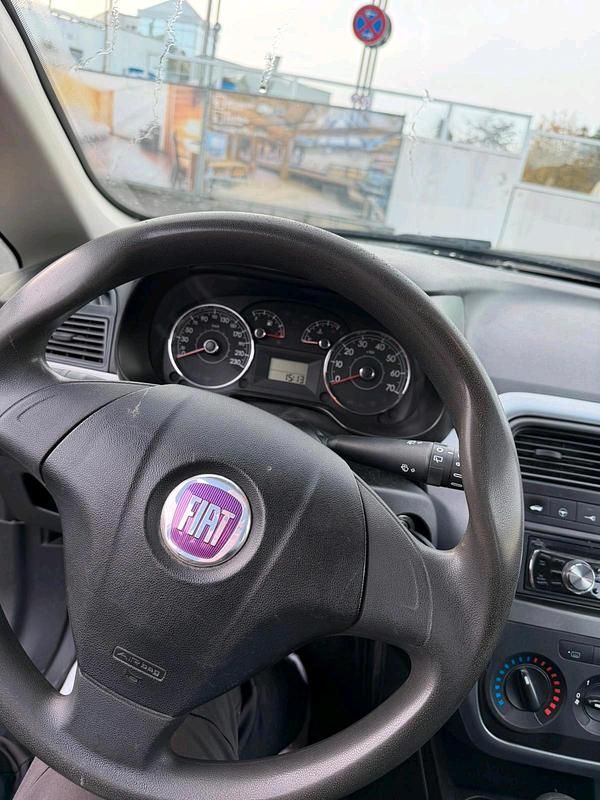 Blau Gebraucht 2010 Fiat Grande Punto Kleinwagen | 1.550 € (Superpreis) - Bild 1/4