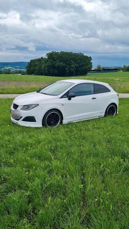 Weiß Gebraucht 2009 Seat Ibiza Kleinwagen | 1.499 € (Guter Preis) - Bild 1/4