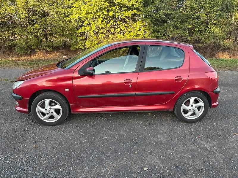 Rot Gebraucht 2006 Peugeot 206 Kleinwagen | 999 € - Bild 1/4
