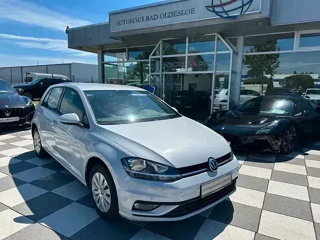 Gebraucht VW Golf VII Trendline 116 PS (85 kW) 2019 White silver metallic Limousine