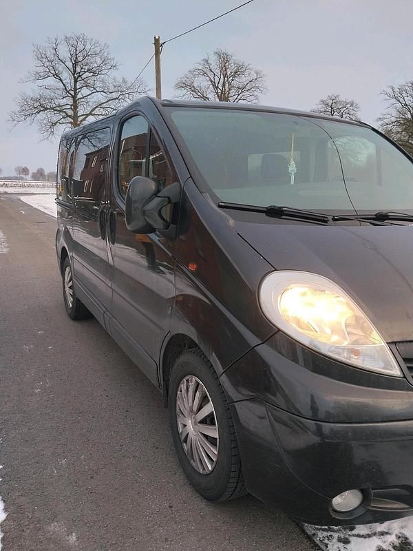 Schwarz Gebraucht 2007 Opel Vivaro Van / Kleinbus | 10.490 € - Bild 1/4