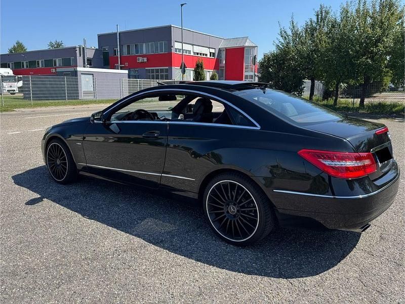 Gebraucht Mercedes E350 265 PS (194 kW) 2012 Schwarz Coupé