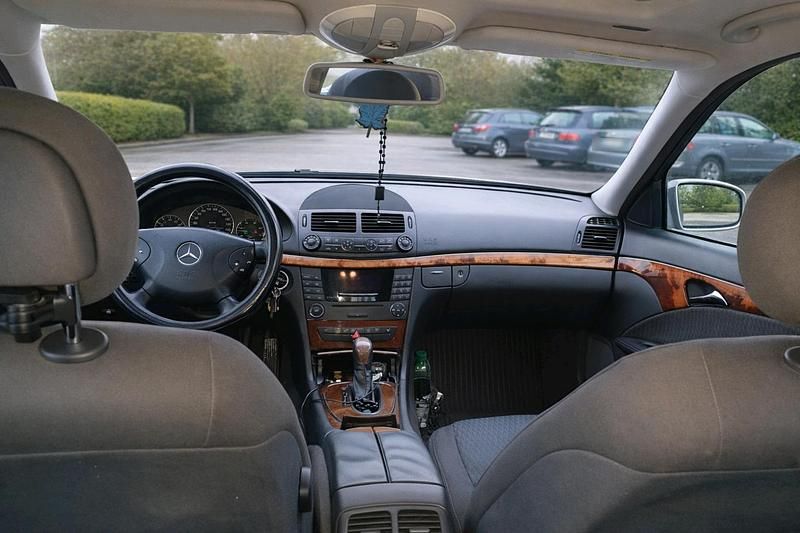 Gebraucht Mercedes E280 177 PS (130 kW) 2004 Silber Limousine