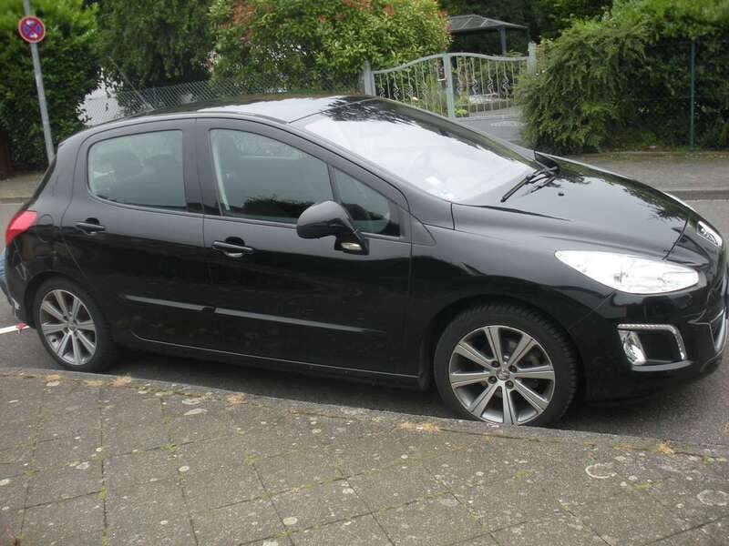 Schwarz Gebraucht 2013 Peugeot 308 Allure Limousine | 4.790 € (Superpreis) - Bild 1/4