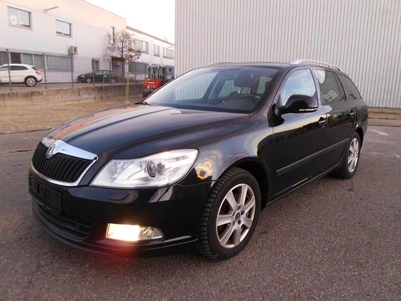 Schwarz Gebraucht 2013 Skoda Octavia Ambition Kombi | 1.690 € (Superpreis) - Bild 1/4