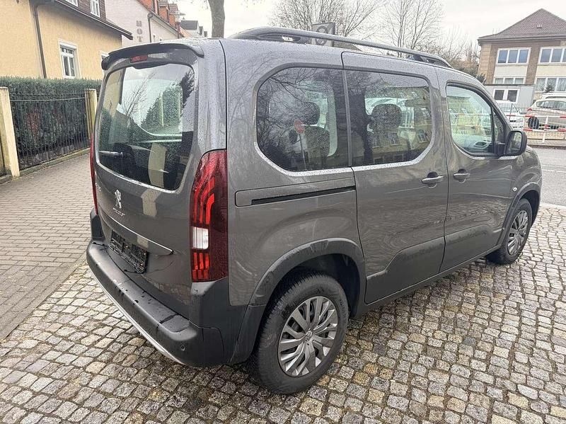 Gebraucht Peugeot Rifter Allure 110 PS (80 kW) 2023 Lackierung platiniumgrau Van / Kleinbus