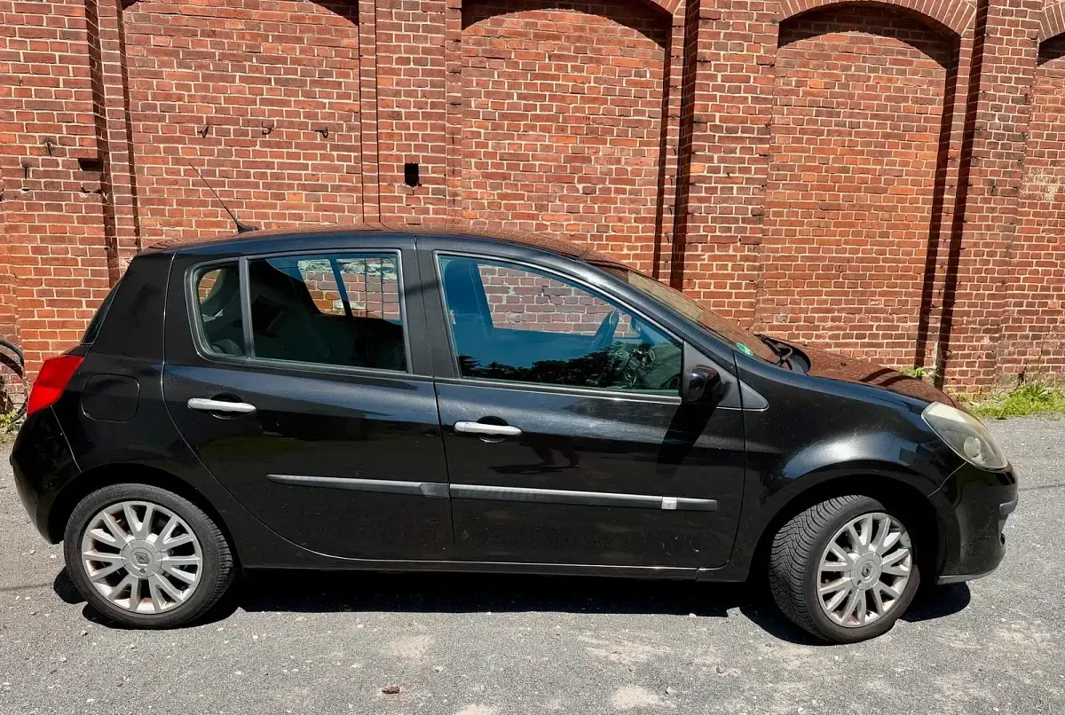 Gebraucht Renault Clio 111 PS (81 kW) 2006 Schwarz Kleinwagen