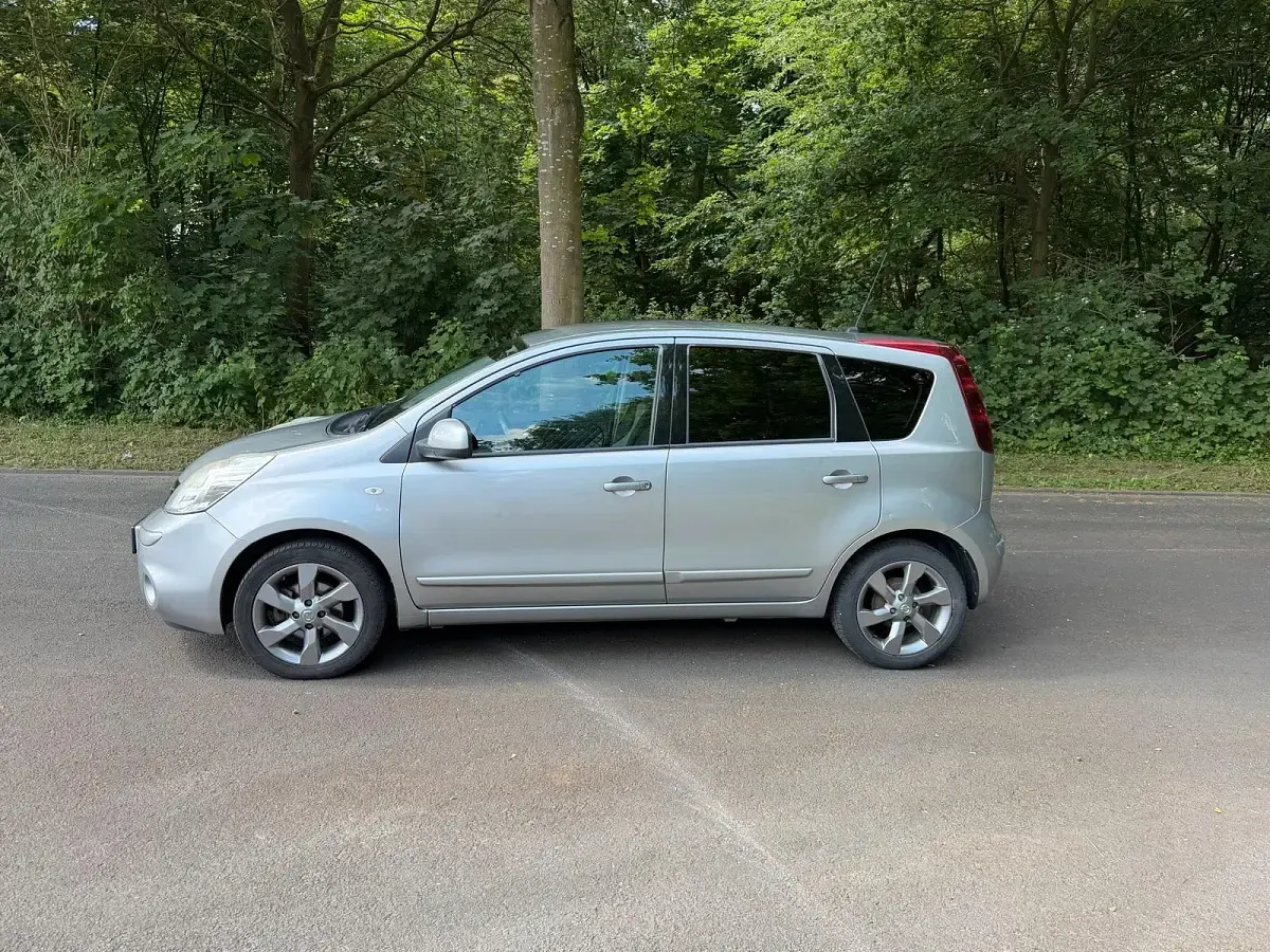 Gebraucht Nissan Note 88 PS (64 kW) 2011 Silber Kleinwagen