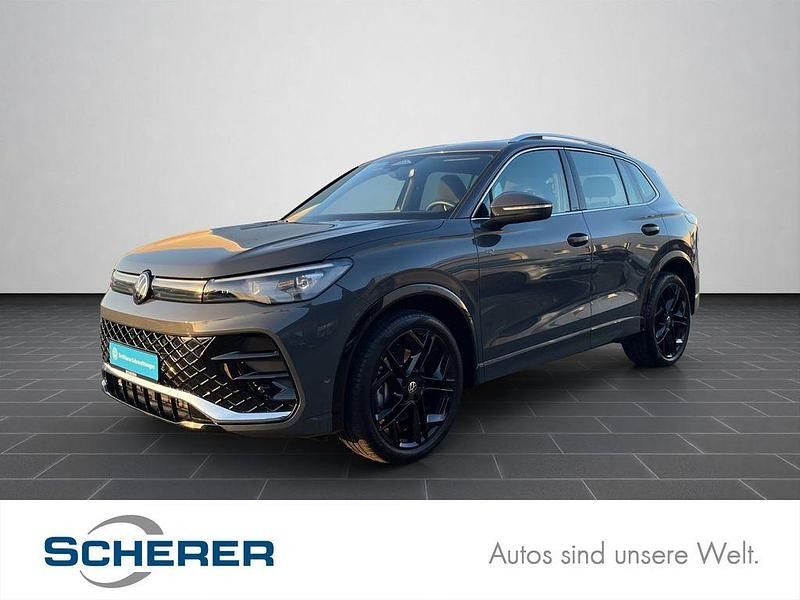 Delfingrau metallic (metallic) Gebraucht 2025 VW Tiguan R-line SUV | 42.500 € (Fairer Preis) - Bild 1/4