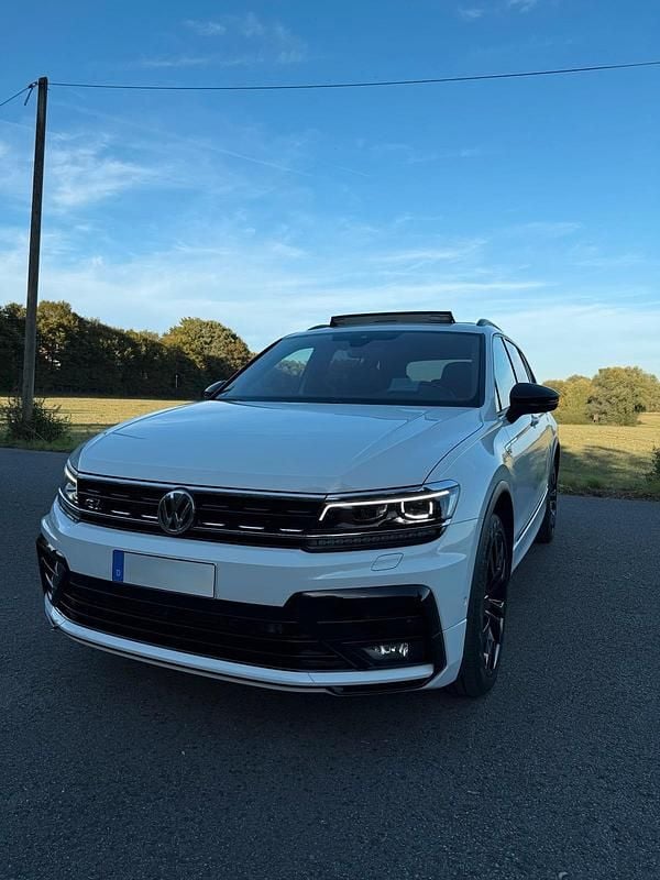 Weiß Gebraucht 2020 VW Tiguan Allspace R-line SUV | 37.499 € (Teuer) - Bild 1/4