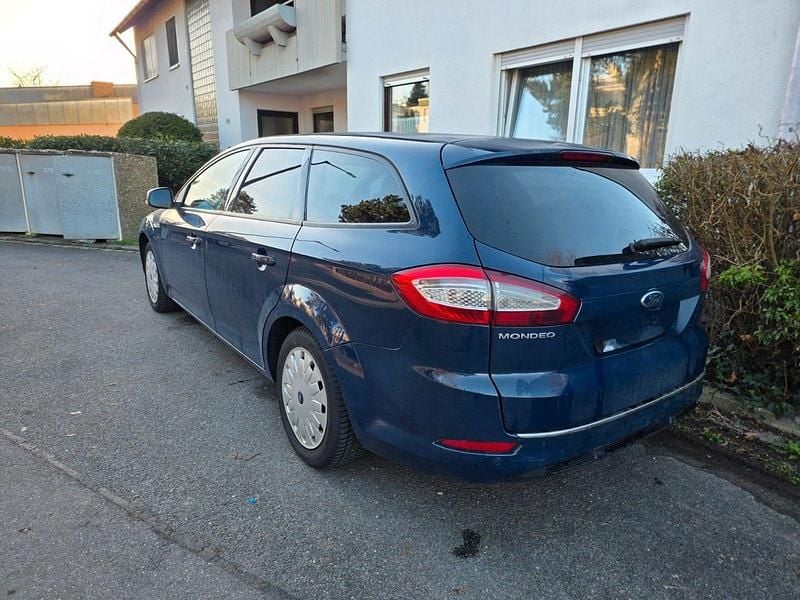 Gebraucht Ford Mondeo 116 PS (85 kW) 2013 Blau Kombi